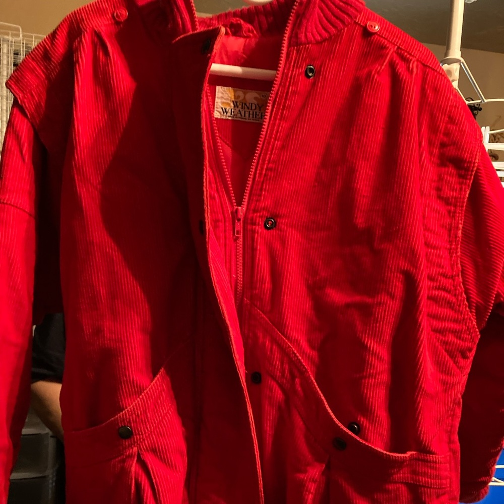 Nice warm coat deep pockets in front nice